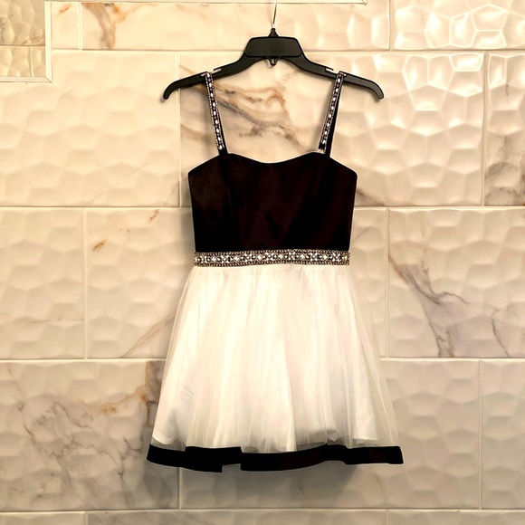 Black And White Girls Formal Dress - Picture 1 of 3
